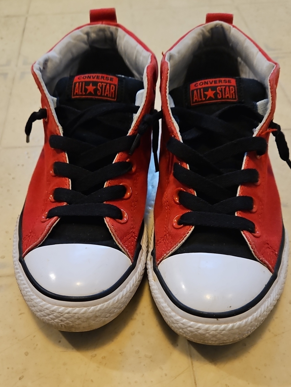 Converse Red and Black Low-Top Canvas Sneakers, Size 6 (Big Boy).